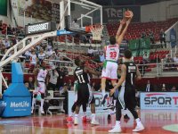 Pınar Karşıyaka son çeyrekte stop etti...