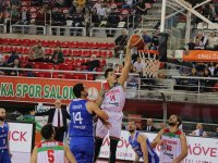 Pınar Karşıyaka son periyotta açıldı