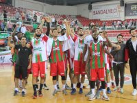 Pınar Karşıyaka taraftarıyla Best galibiyetiyle buluştu