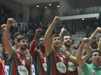 Pınar Karşıyaka tarih yazmak için parkede...