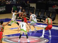 Pınar Karşıyaka, Tofaş'a farklı kaybetti