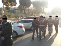 ''Polisiz'' dediler, Karşıyakalı vatandaşı 460 bin lira dolandırdılar