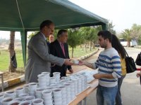 Rektör Prof.Dr. Akhan'dan öğrencilere aşure ikramı