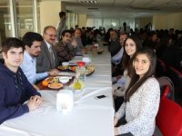 Rektör Prof.Dr.Akhan öğrencileri dinledi