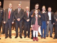 Resim yarışması birincisi Yoldaş ödülünü törenle aldı