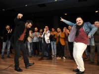 Roman Gecesi'nde Karşıyakalılar kendini sahneye attı...
