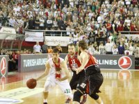 Rytas'ı sahaya gömen Pınar Karşıyaka çeyrek finalde
