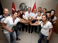 ŞAMPİYON KIZLARDAN AKPINAR’A ZİYARET