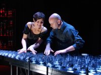 Senfoni’de, cam bardaklarla müzik gecesi