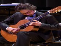 Senfoni'de gitar esintisi