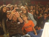 Şeref Meselesi dizisinin yıldızı Lösev için Karşıyaka'daydı