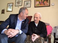 Sertel, CHP’nin efsane ismi İbrahim Yılmaz’ı evinde ziyaret etti