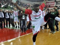 Sevincini saha ortasında oynayarak yaşadı...