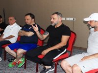 Şevket Pehlivan futbolcularla tanıştı...