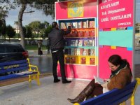 Sokak kütüphaneleri okurlarını bekliyor
