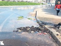 Su borusu patladı, ekip bekleniyor...