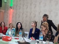 Tayin olan arkadaşlarını şarkılarla uğurladılar...