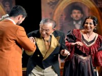 Tiyatronun yıldızları Karşıyaka’dan geçti