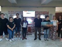 Trafik kazasında kaybettikleri öğretmenleri anısına sergi açıyorlar