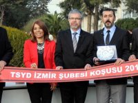 TSYD İzmir Koşusu'nu Santino kazandı