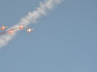 Türk Yıldızları'nın havadaki dansı Karşıyakalılar'ı büyüledi