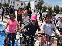 Vali ve İl Emniyet Müdürü miniklerle pedal çevirdi...