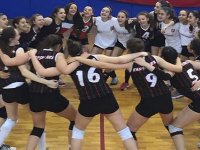 Voleybolda Karşıyaka'nın küçükleri İzmir Şampiyonu...