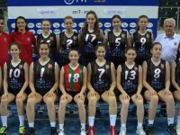 Voleybolda Tarsus'u yenen küçük kızlar 2. turu garantiledi