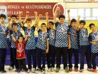 Yamanlar Koleji'ne çifte kupa