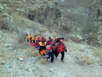 Yaralı dağcıyı jandarma kurtardı