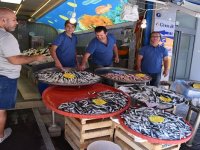 Yasak kalktı tezgâhlar doldu