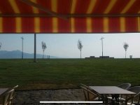 Yasemin Kafeye sarı kırmızı tente...