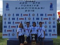 Yelkende erkeklerde Solo, Kızlarda Çeşme Yelken Şampiyon