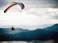 Yeni Foça, yamaç paraşütü merkezi olacak