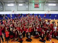 Yeni yılı zumba yaparak karşıladılar...