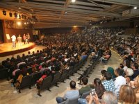 Yenilenen Bostanlı Suat Taşer Açıkhava Tiyatrosu'nda yıldızlar geçidi