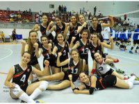 Yıldız Karşıyakalılar yarı finalde