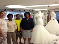 Zimbabwe’li genç kızlara İzmir gelinliği 