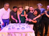 Zuhal Olcay yeni yaşını Karşıyaka'da sahnede kutladı...