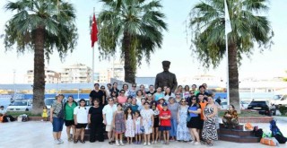 Çiğlili kadın ve çocuklar denizle buluştu