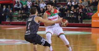 Pınar Karşıyaka'da iki ayrılık