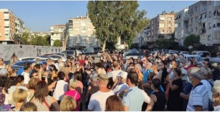 Bostanlı’daki Mülteci Okulu Meclis gündeminde