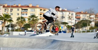 Bostanlı sahilinin 3 bölümlük kıyı düzenleme çalışmaları tamamlandı