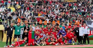 Kaf Kaf, futbolda ve voleybolda zirvede