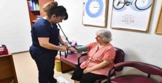 Eşrefpaşa Hastanesi şifa dağıtıyor