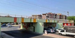 Alt geçitlere renk geldi