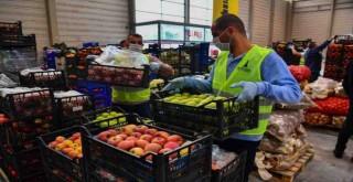 İzmir’de sebze meyve hali esnafından yardım eli