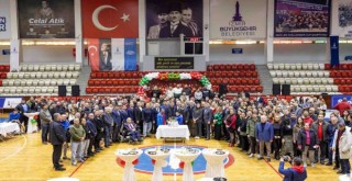 Başkan Tugay yeni yıl öncesi sporcularla bir araya geldi