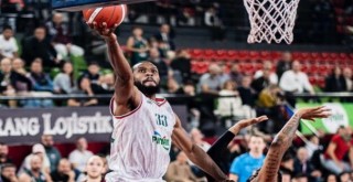 Pınar Karşıyakalı Vitto Brown'dan Türkçe şarkı