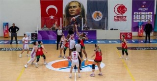 Karşıyaka Çarşı Koleji 59 fark yedi!